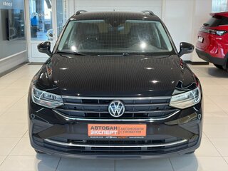 2021 Volkswagen Tiguan II Рестайлинг, чёрный, 2449000 рублей, вид 2