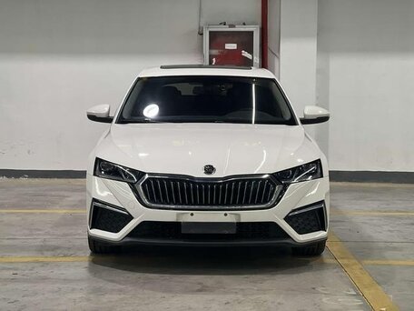 2022 Skoda Octavia IV (A8), белый, 2190000 рублей, вид 2
