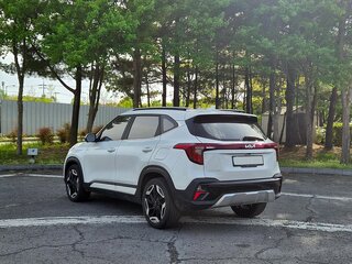 2022 Kia Seltos I Рестайлинг, белый, 1850000 рублей, вид 3