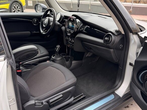2019 Mini Hatch Cooper III (F55/F56) Рестайлинг, серебристый, 2050000 рублей - вид 9