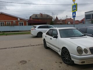 1996 Mercedes-Benz E-Класс 320 II (W210, S210), белый, 450000 рублей, вид 1