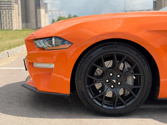 2020 Ford Mustang VI Рестайлинг, оранжевый, 3450000 рублей - вид 12