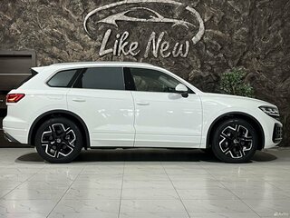 2025 Volkswagen Touareg III Рестайлинг, белый, 10478000 рублей, вид 3