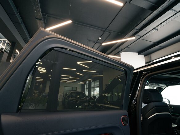 2025 Zeekr 9X 70 kWh, чёрный - вид 9