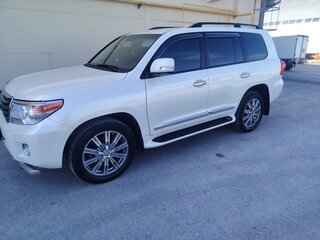 2013 Toyota Land Cruiser 200 Series Рестайлинг 1, белый, 3650000 рублей, вид 3
