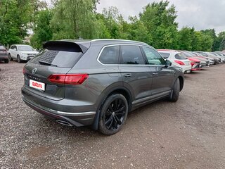 2019 Volkswagen Touareg III, серый, 4850000 рублей, вид 5