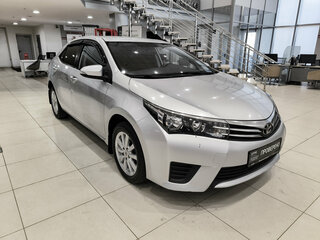 2013 Toyota Corolla XI (E160, E170, E180), серебристый, 899000 рублей, вид 3