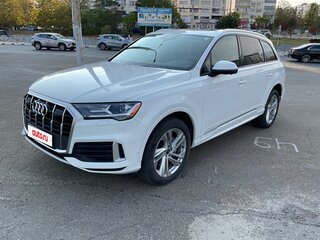 2021 Audi Q7 45 TFSI II (4M) Рестайлинг, белый, 5600000 рублей, вид 1