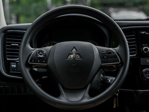 2017 Mitsubishi Outlander III Рестайлинг 2, белый - вид 6