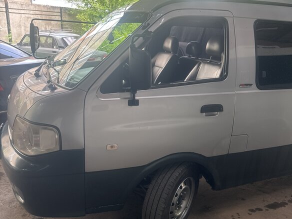 2005 Kia Bongo, серебристый, 550000 рублей - вид 1
