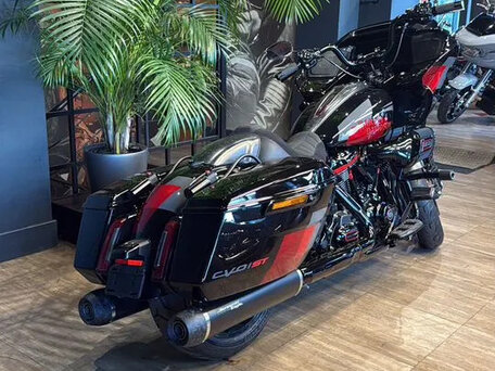 2025 Harley-Davidson CVO Road Glide ST, чёрный, 6500000 рублей, вид 4