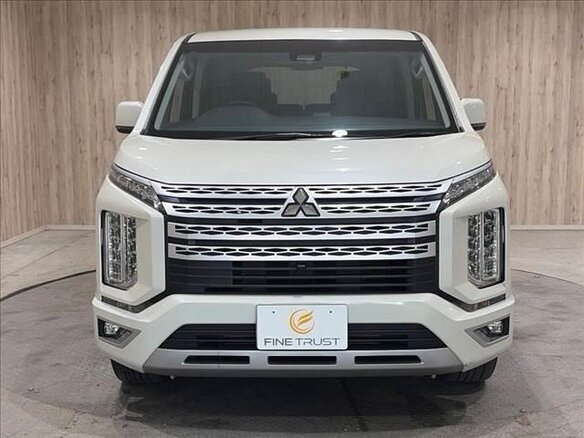 2023 Mitsubishi Delica D:5 I Рестайлинг, белый - вид 1