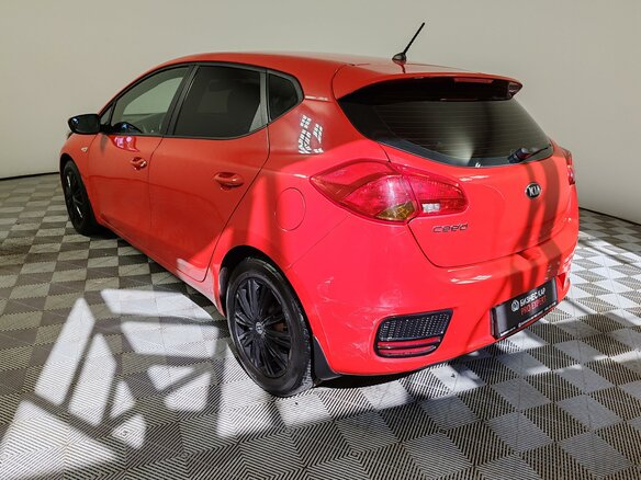 2016 Kia Ceed II Рестайлинг, красный, 1070000 рублей - вид 6