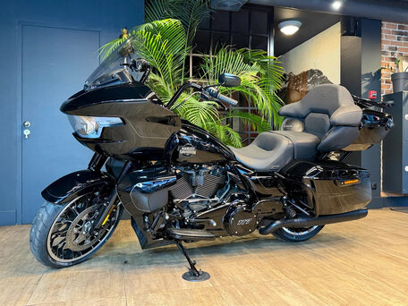2026 Harley-Davidson Road Glide Limited, чёрный, 4950000 рублей, вид 5