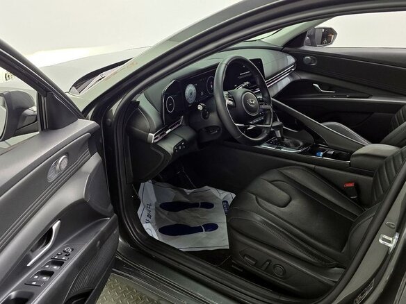 2022 Hyundai Avante VII, чёрный, 1690000 рублей - вид 4