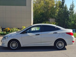 2015 Hyundai Solaris I Рестайлинг, бежевый, 940000 рублей, вид 3