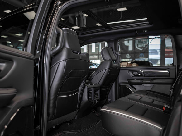 2026 Ram 1500 Crew Cab eTorque V Рестайлинг, чёрный, 12090317 рублей - вид 18