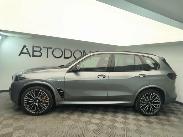 2025 BMW X5 M60i IV (G05/G18) Рестайлинг, серый - вид 5
