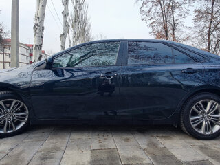 2016 Toyota Camry VII (XV50) Рестайлинг, чёрный, 1800000 рублей, вид 3