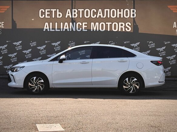 2023 BAIC U5 Plus, белый - вид 3