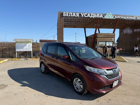 2017 Honda Freed+ II, красный, 1380000 рублей - вид 5