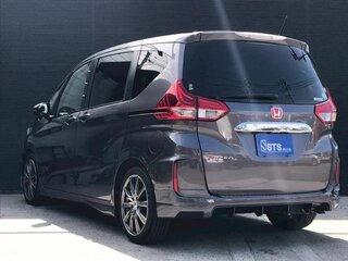 2017 Honda Freed II, серый, 1220000 рублей, вид 3
