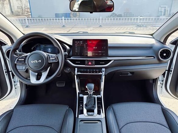 2022 Kia K3 II (China Market) Рестайлинг, белый - вид 11