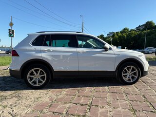 2021 Volkswagen Tiguan II Рестайлинг, белый, 2250000 рублей, вид 2