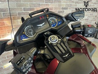 2025 Honda GL 1800 Gold Wing, красный, 3195000 рублей, вид 4