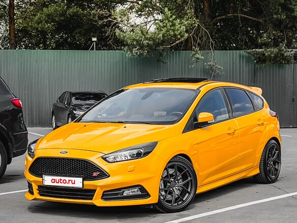 2012 Ford Focus ST III, оранжевый, 3000000 рублей
