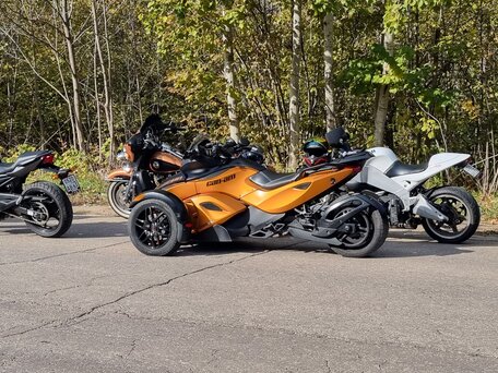 2011 BRP Can-Am Spyder, оранжевый, 1100000 рублей, вид 2