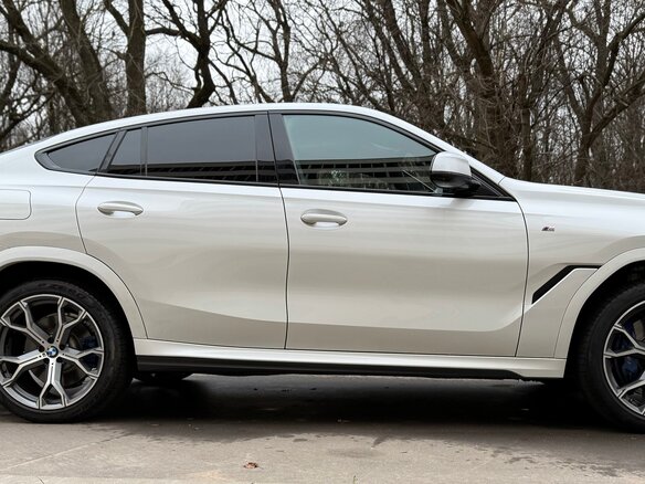 2021 BMW X6 40d III (G06), белый, 6200000 рублей - вид 11