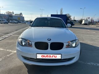 2010 BMW 1 серии 118i I (E81/E82/E87/E88) Рестайлинг, белый, 850000 рублей, вид 1
