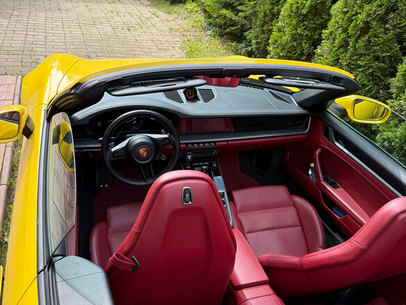 2020 Porsche 911 Carrera VIII (992), жёлтый, 14550000 рублей - вид 11
