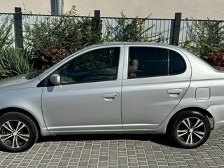 2002 Toyota Platz, серебристый, 250000 рублей, вид 2