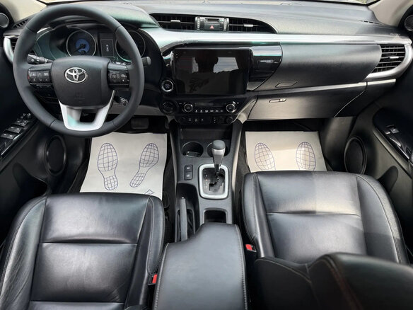 2016 Toyota Hilux VIII, белый - вид 9
