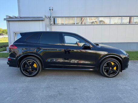 2015 Porsche Cayenne Turbo S II Рестайлинг (958), чёрный, 5600000 рублей, вид 5