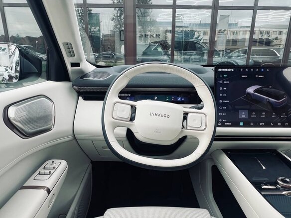 2026 Lynk & Co 900, чёрный - вид 26