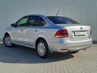 2016 Volkswagen Polo V Рестайлинг, серебристый, 909000 рублей, вид 3