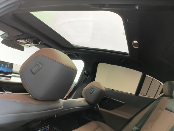 2025 BMW 5 серии 530i xDrive VIII (G60/G61/G68), чёрный, 9990000 рублей - вид 21