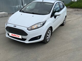 2015 Ford Fiesta Mk6 Рестайлинг, белый, 785000 рублей, вид 1