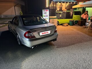 2004 Mercedes-Benz E-Класс 320 III (W211, S211), серебристый, 1000000 рублей, вид 2