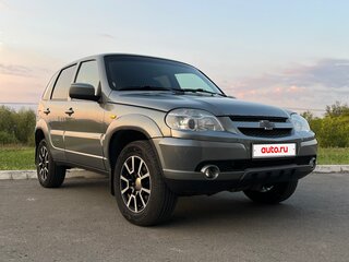 2017 Chevrolet Niva I Рестайлинг, серый, 580000 рублей, вид 2
