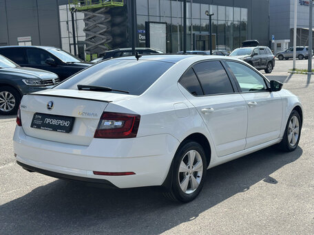 2018 Skoda Octavia III (A7) Рестайлинг, белый, 1410000 рублей, вид 5