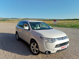 2014 Mitsubishi Outlander III, белый, 1950000 рублей, вид 1