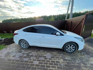 2017 Hyundai Solaris II, белый, 850000 рублей, вид 2