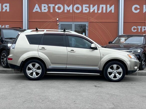 2008 Mitsubishi Outlander II, бежевый - вид 3