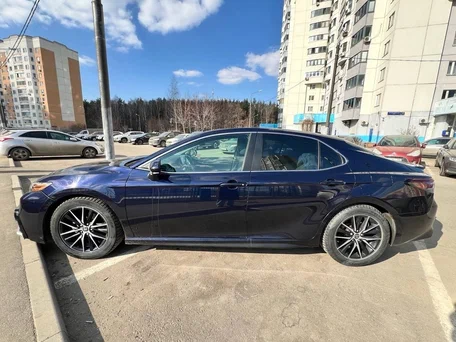 2020 Toyota Camry US Market VIII (XV70) Рестайлинг, синий, 2600000 рублей, вид 4