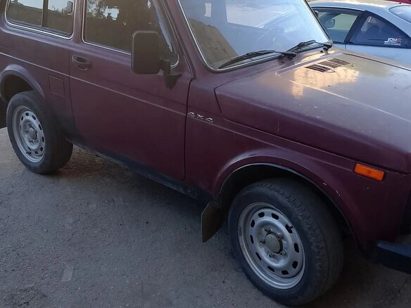 1996 Lada (ВАЗ) 2121 (4x4) I Рестайлинг, красный, 250000 рублей - вид 2