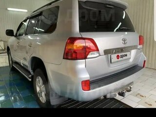 2015 Toyota Land Cruiser 200 Series Рестайлинг 1, серебристый, 6000000 рублей, вид 4